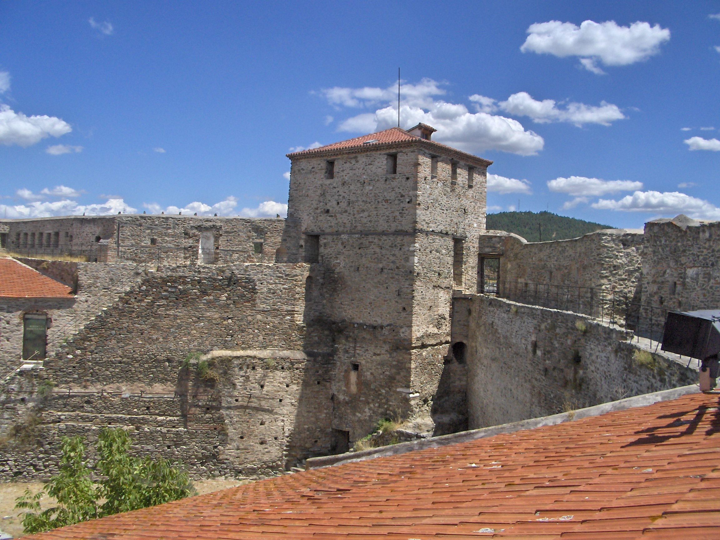 Kрепостта Ептапиргио отвътре
